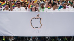 Apple Çalışanları için LGBT için Kayış Dağıttı!