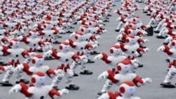 Çin'de Dans Eden Robotlar Rekor Kırdı!