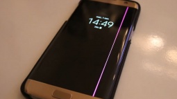 Galaxy S7 Edge, Tuhaf Pembe Çizgiler Gösteriyor!
