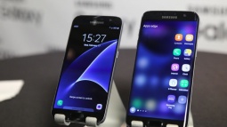 Galaxy S8 Düz Ekranlı Versiyonla Gelebilir!