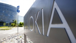 Microsoft, Nokia Mobil Kolunu Sattı!