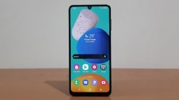 Samsung Galaxy M33, Android 15 Tabanlı One UI 7 Güncellemesini Aldı