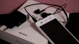 Sony Xperia E5 Kutu Açılış Videosu!
